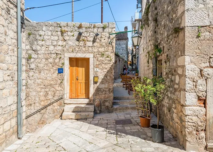 Tudor 2 Апартаменты