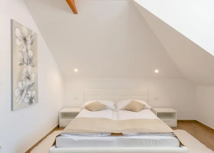 Tudor 2 Апартаменты *