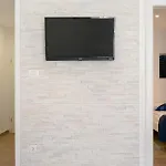 Tudor 2 Apartment