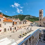 Tudor 2 Apartment Hvar Town