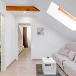 Apartment Tudor 2