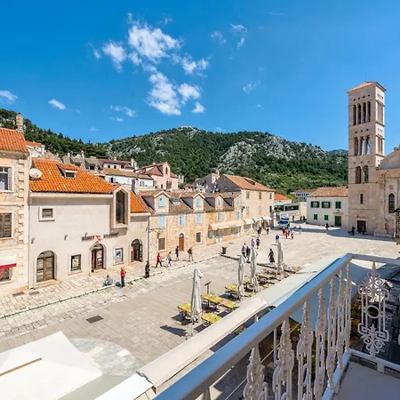 Tudor 2 Daire Hvar Town