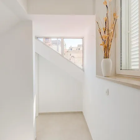 Tudor 2 Daire Hvar Town