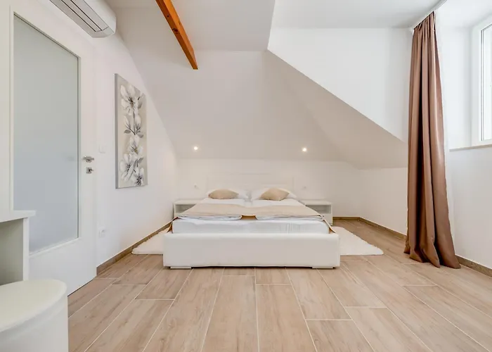 Tudor 2 Apartman Hvar Town