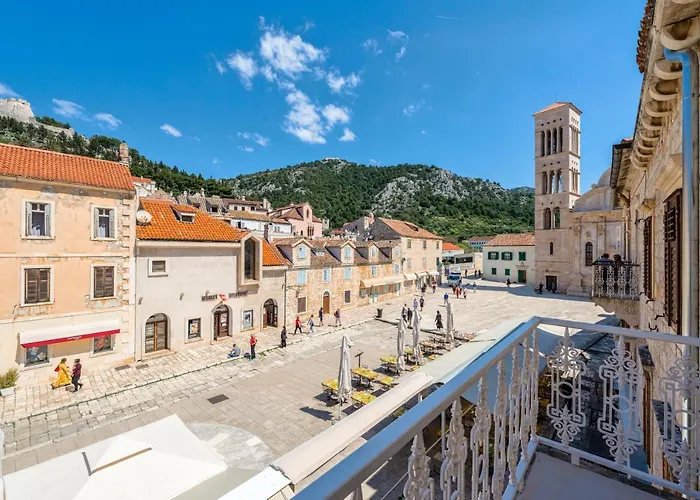 Tudor 2 Daire Hvar Town